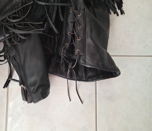 Women's Black Fringe Leather Jacket - Stylish Western-Inspired - Picture 3 of 10